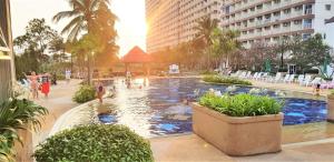 Bazén v ubytování Superb 1 bed at Jomtien Beach nebo v jeho okolí