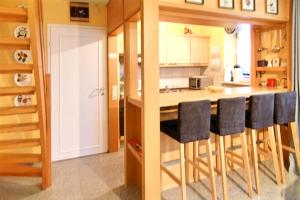 2 bedrooms appartement with garden and wifi at Westerland Sylt 1 km away from the beachにあるキッチンまたは簡易キッチン