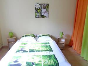 Postel nebo postele na pokoji v ubytování Maison de 3 chambres avec jardin clos et wifi a Le Diamant a 4 km de la plage