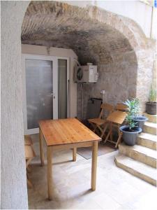 Patio nebo venkovní prostory v ubytování Comfortable apartment in Betina 55 m² with terrace