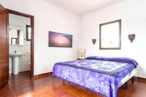 Posteľ alebo postele v izbe v ubytovaní Spacious Villa in Conil de Frontera with Private Pool