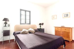 Posteľ alebo postele v izbe v ubytovaní Spacious Villa in Conil de Frontera with Private Pool