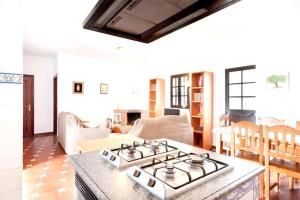 Posedenie v ubytovaní Spacious Villa in Conil de Frontera with Private Pool