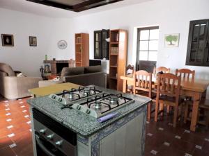 Kuchyňa alebo kuchynka v ubytovaní Spacious Villa in Conil de Frontera with Private Pool