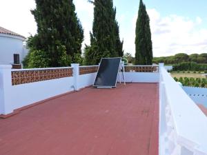 Balkón alebo terasa v ubytovaní Spacious Villa in Conil de Frontera with Private Pool