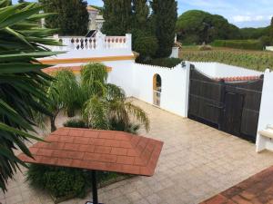 Bazén v ubytovaní Spacious Villa in Conil de Frontera with Private Pool alebo v jeho blízkosti