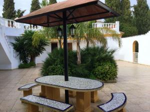 Vonkajšia záhrada v ubytovaní Spacious Villa in Conil de Frontera with Private Pool