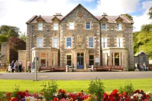 ホーイックにあるLovely 2- Bed Apartment in Hawickの大石造りの建物