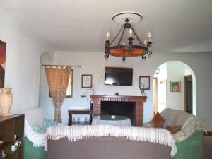Gallery image of 4 bedrooms villa with private pool enclosed garden and wifi at Prado del Rey in Prado del Rey