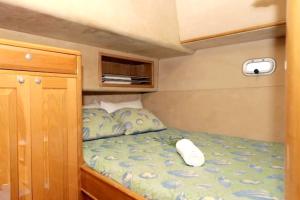 سرير أو أسرّة في غرفة في 2 bedrooms property with wifi at Pucisca