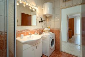 Koupelna v ubytování Apartments Bogdanić + 37 fotografií