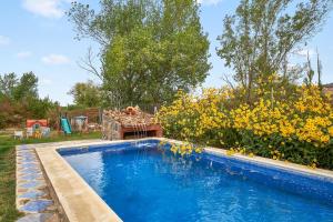 The swimming pool at or close to Spacious villa with pool in Porzuna - 90 m² and mountain view