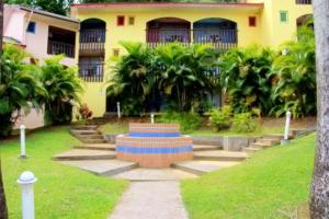 Kebun di luar Studio charmant à Sainte-Anne avec piscine privée, 25 m²