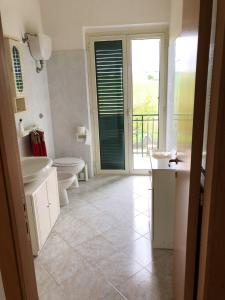 Gallery image of 3 bedrooms house with sea view jacuzzi and enclosed garden at Montenero di bisaccia 5 km away from the beach in Montenero di Bisaccia