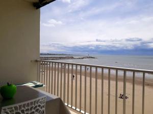 ル・グロー・デュ・ロワにあるAppartement d'une chambre a Le Grau du Roi a 50 m de la plage avec vue sur la mer et terrasse amenageeのギャラリーの写真