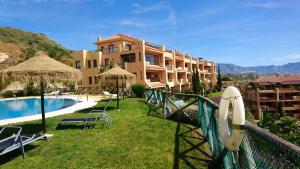 Bazén v ubytování Spacious apartment in La Cala de Mijas with sea view. nebo v jeho okolí