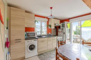 Köök või kööginurk majutusasutuses Appartement d'une chambre avec jardin amenage et wifi a Mortagne sur Gironde