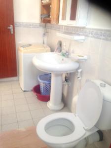 Koupelna v ubytování Charming apartment in Trou aux Biches with enclosed garden - 50 sqm