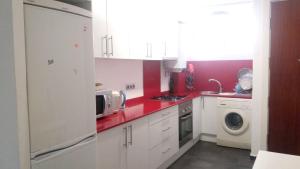 Kuchyň nebo kuchyňský kout v ubytování Comfortable Apartment in Roda de Berà - 58 m² - Garden