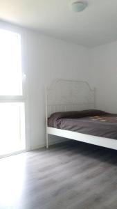En eller flere senge i et værelse på 2 bedrooms appartement at Roda de Bera 100 m away from the beach with garden and wifi