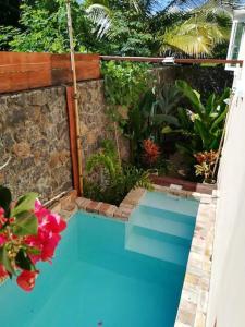 2 bedrooms villa at Grand Gaube 800 m away from the beach with private pool enclosed garden and wifi 내부 또는 인근 수영장