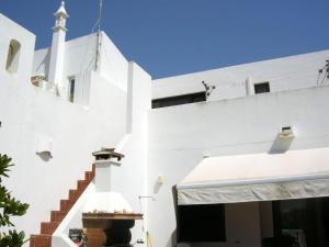 Gallery image of 2 bedrooms house at Albufeira 400 m away from the beach with furnished garden in Albufeira