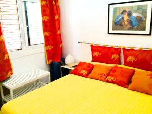 Posteľ alebo postele v izbe v ubytovaní Cozy Apartment in Palamós 65m² + Sea View