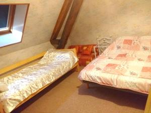 a room with two beds and a window at Maison de 4 chambres avec jardin clos et wifi a Pousseaux in Pousseaux
