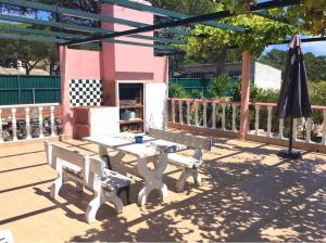 מרפסת או טרסה ב-One bedroom apartement with shared pool furnished balcony and wifi at Sintra 3 km away from the beach