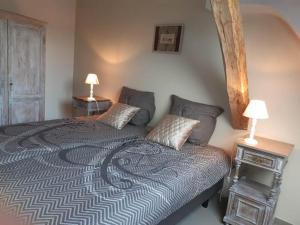 a bedroom with a bed and two lamps on tables at Le Maffe de Scourmont in Chimay