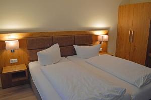 Ein Bett oder Betten in einem Zimmer der Unterkunft Aparthotel Jägerhaus