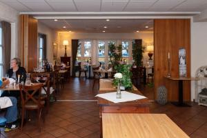 Restoran või mõni muu söögikoht majutusasutuses Foldens Hotel