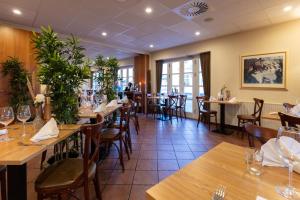 Restoran või mõni muu söögikoht majutusasutuses Foldens Hotel