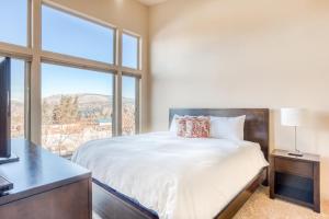 Posteľ alebo postele v izbe v ubytovaní Hood River Mountain View House