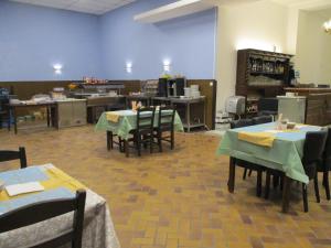 Εστιατόριο ή άλλο μέρος για φαγητό στο Hotel de la Gare Aalst