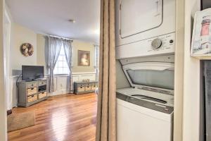 a kitchen with a washer and dryer in a room at Inviting Salem Apartment Near Waterfront and Museums in Salem