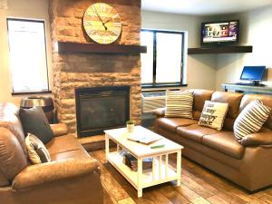 Days Inn Suites By Wyndham Traverse City Updated 2021 S Days Inn Suites By Wyndham Traverse, Fireplace Inn Traverse City
