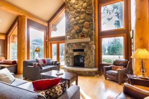 Afbeelding uit fotogalerij van 8140 Nicklaus North in Whistler