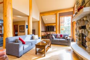 Afbeelding uit fotogalerij van 8140 Nicklaus North in Whistler