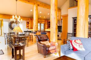 Gallery image of 8140 Nicklaus North in Whistler