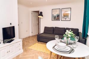 a living room with a couch and a table at Caroline Court - 1 Bedroom Apartment in Colchester