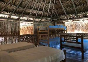 Postel nebo postele na pokoji v ubytování Moon Wind Tayrona Hostel