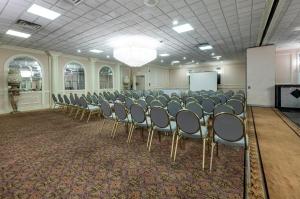 The business area and/or conference room at Red Roof Inn PLUS Newark Liberty Airport - Carteret