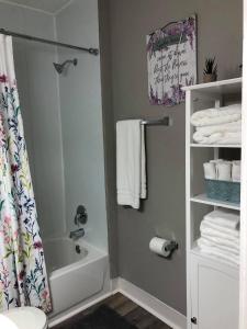 Gallery image of The Comfi Coral - Large 1 Bedroom Studio A in Baytown