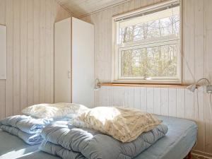 Łóżko lub łóżka w pokoju w obiekcie Four-Bedroom Holiday home in Hasle 1