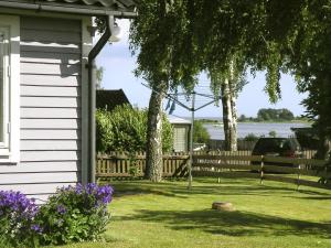 Fotografie z fotogalerie ubytování 5 person holiday home in BERGKVARA v destinaci Grisbäck