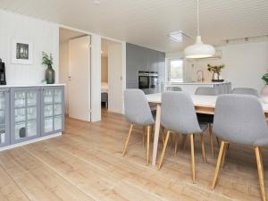 cocina y comedor con mesa y sillas en 12 person holiday home in Vejers Strand en Vejers Strand