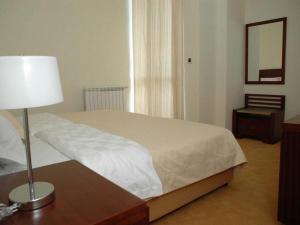 Vuode tai vuoteita majoituspaikassa Hotel Turist