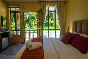 Postel nebo postele na pokoji v ubytování Cinta Abadi Resort