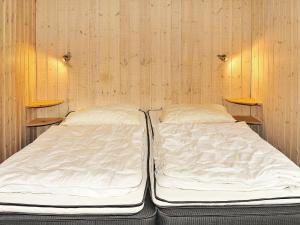 Postel nebo postele na pokoji v ubytování 6 person holiday home in Ansager-By Traum